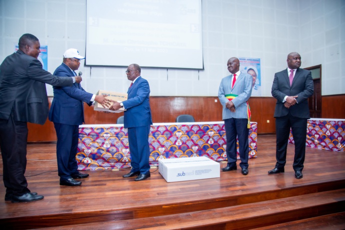 Remise des kits d'hémodialyse à l'hôpital ELBO d'OYO Remise des kits d'hémodialyse à l'hôpital ELBO d'OYO
