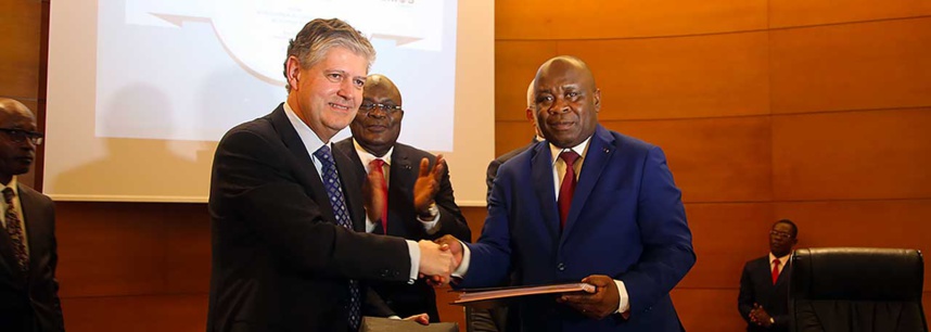 Signature du Contrat de partage de production du Bloc Marine XXI avec la Société américaine Kosmos Energy Signature du Contrat de partage de production du Bloc Marine XXI avec la Société américaine Kosmos Energy