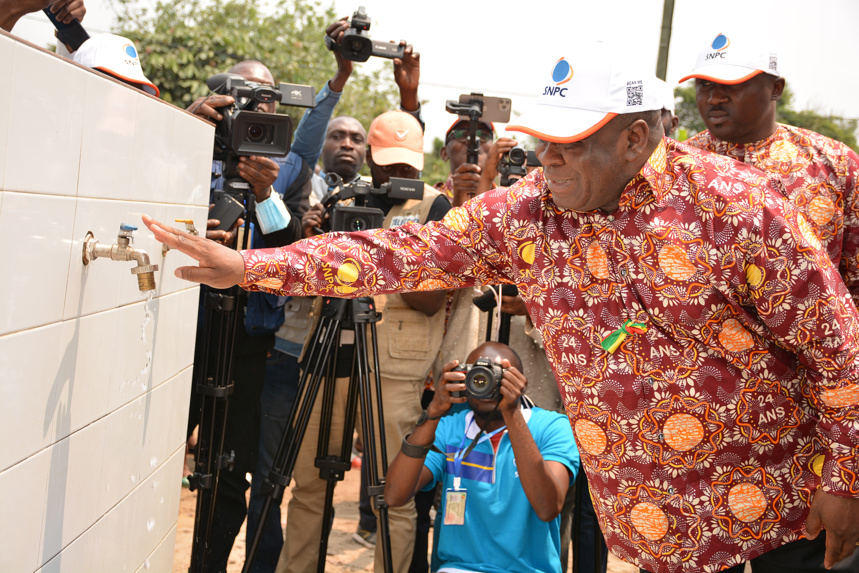 La SNPC apporte de l’eau potable et de l’électricité dans plusieurs villages La SNPC apporte de l’eau potable et de l’électricité dans plusieurs villages