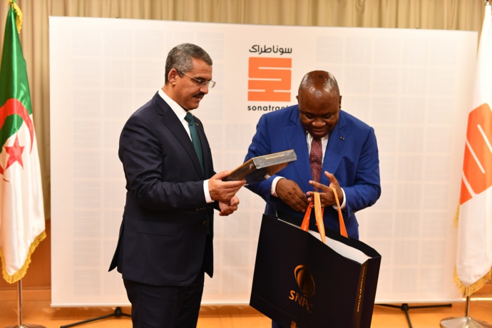 Signature d'un Protocole d'Entente entre la SNPC et SONATRACH Signature d'un Protocole d'Entente entre la SNPC et SONATRACH