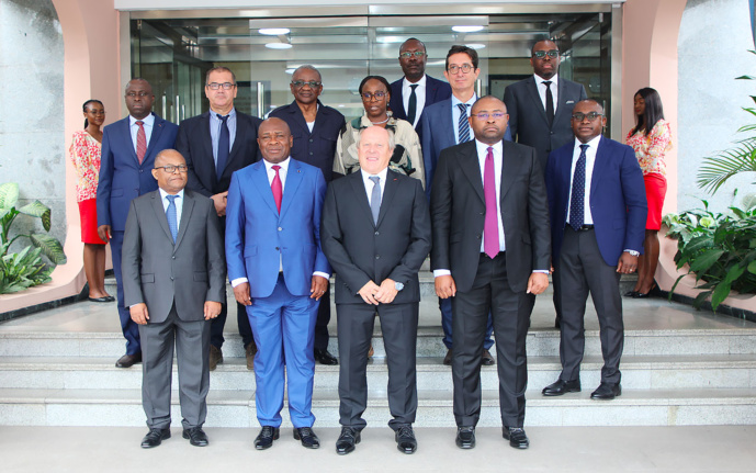 Signature du contrat entre la SNPC et la société FRMC pour la réalisation du Projet Eco Zamba Signature du contrat entre la SNPC et la société FRMC pour la réalisation du Projet Eco Zamba