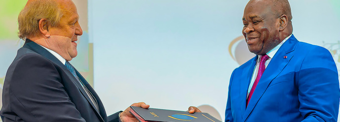 Signature du contrat entre la SNPC et la société FRMC pour la réalisation du Projet Eco Zamba Signature du contrat entre la SNPC et la société FRMC pour la réalisation du Projet Eco Zamba