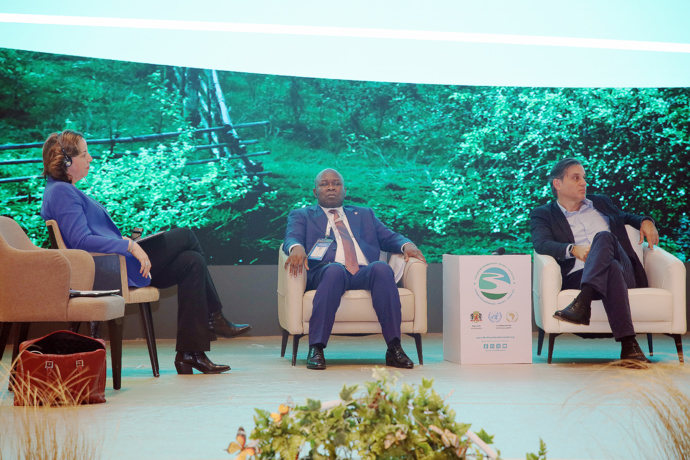 La SNPC participe au Sommet des Trois Bassins des Ecosystèmes de Biodiversité et des Forêts tropicales La SNPC participe au Sommet des Trois Bassins des Ecosystèmes de Biodiversité et des Forêts tropicales