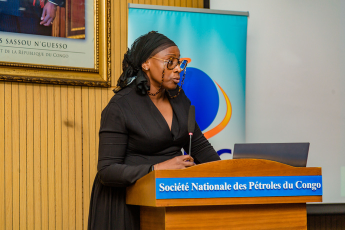 Echange entre le Directeur Général et les agents du Groupe SNPC sur l'emprunt obligataire Echange entre le Directeur Général et les agents du Groupe SNPC sur l'emprunt obligataire