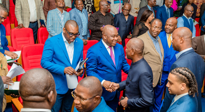 Echange entre le Directeur Général et les agents du Groupe SNPC sur l'emprunt obligataire Echange entre le Directeur Général et les agents du Groupe SNPC sur l'emprunt obligataire