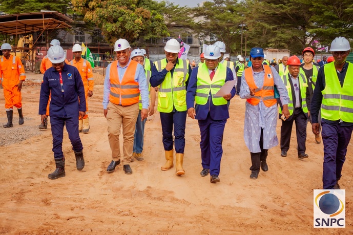 Visite du Chantier de la Tour SNPC : Le Directeur Général Salue l’Avancée des Travaux Visite du Chantier de la Tour SNPC : Le Directeur Général Salue l’Avancée des Travaux