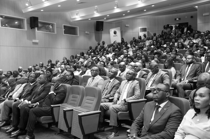 Allocution de Monsieur Maixent Raoul OMINGA, reconduit à la tête de la Société Nationale des Pétroles du Congo Allocution de Monsieur Maixent Raoul OMINGA, reconduit à la tête de la Société Nationale des Pétroles du Congo