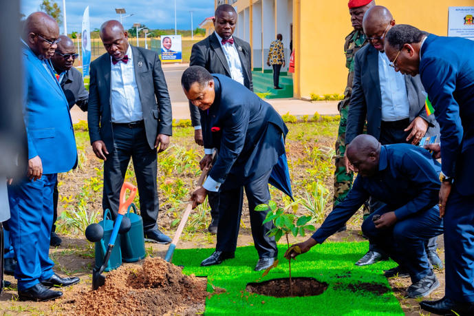 Inauguration du Lycée d’Enseignement Général Simon-Pierre Kikhounga-Ngot à LOUVAKOU
