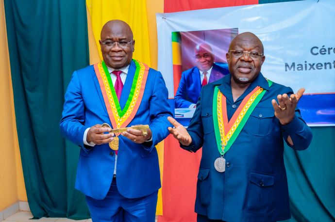 Le Directeur Général de la SNPC élevé au rang de Citoyen d'honneur de la ville de Dolisie Le Directeur Général de la SNPC élevé au rang de Citoyen d'honneur de la ville de Dolisie