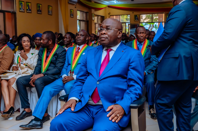 Le Directeur Général de la SNPC élevé au rang de Citoyen d'honneur de la ville de Dolisie Le Directeur Général de la SNPC élevé au rang de Citoyen d'honneur de la ville de Dolisie