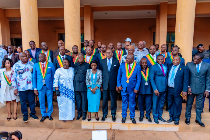 Le Directeur Général de la SNPC élevé au rang de Citoyen d'honneur de la ville de Dolisie Le Directeur Général de la SNPC élevé au rang de Citoyen d'honneur de la ville de Dolisie