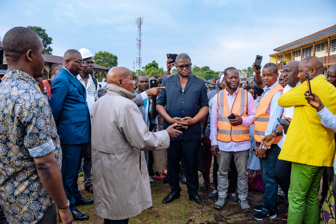 Rituels traditionnels sur les sites des futures écoles de l'Amitié et Angola Libre Rituels traditionnels sur les sites des futures écoles de l'Amitié et Angola Libre