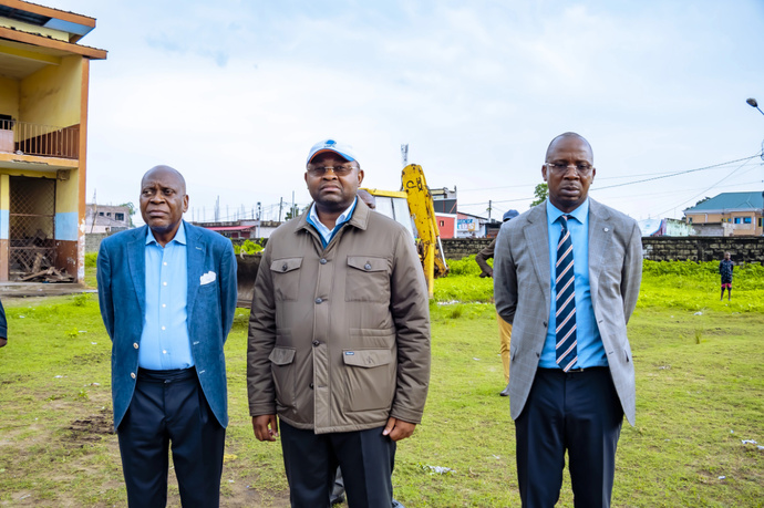Rituels traditionnels sur les sites des futures écoles de l'Amitié et Angola Libre Rituels traditionnels sur les sites des futures écoles de l'Amitié et Angola Libre