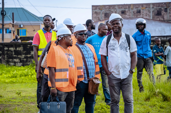 Rituels traditionnels sur les sites des futures écoles de l'Amitié et Angola Libre Rituels traditionnels sur les sites des futures écoles de l'Amitié et Angola Libre