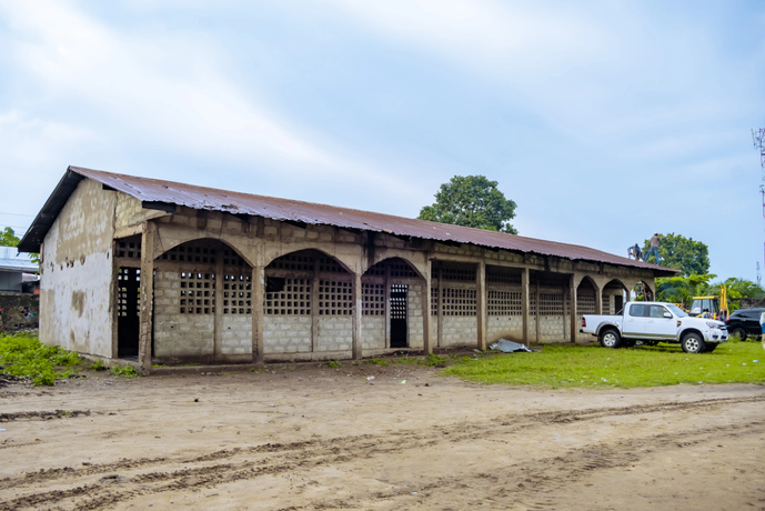 Rituels traditionnels sur les sites des futures écoles de l'Amitié et Angola Libre