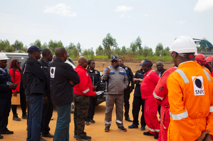 Le Directeur Général en visite sur les sites pétroliers de Nanga I et du Mayombe Le Directeur Général en visite sur les sites pétroliers de Nanga I et du Mayombe