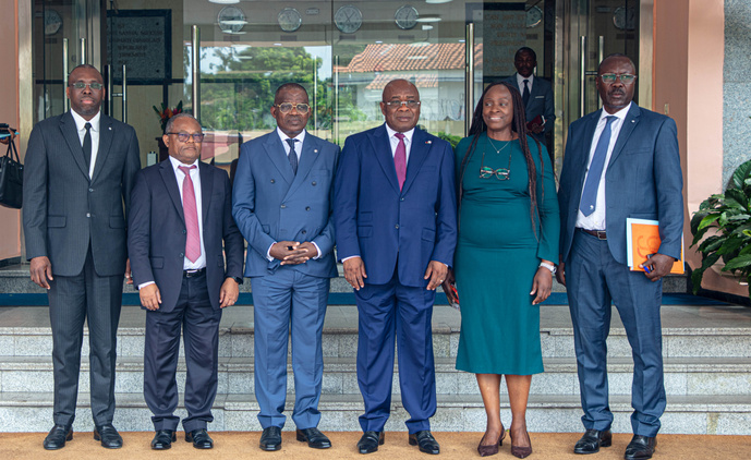Monsieur Maixent Raoul Ominga honoré par la Médaille d’or de la Ligue universelle du bien public