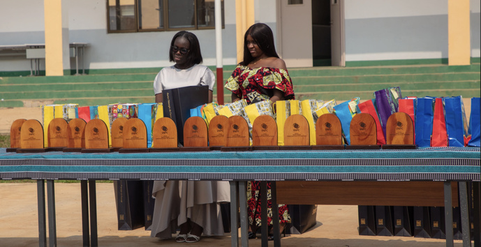 Cérémonie de remise des prix de fin d'année du Lycée Simon Pierre Kikhounga-Ngot de Louvakou(Dolisie) Cérémonie de remise des prix de fin d'année du Lycée Simon Pierre Kikhounga-Ngot de Louvakou(Dolisie)