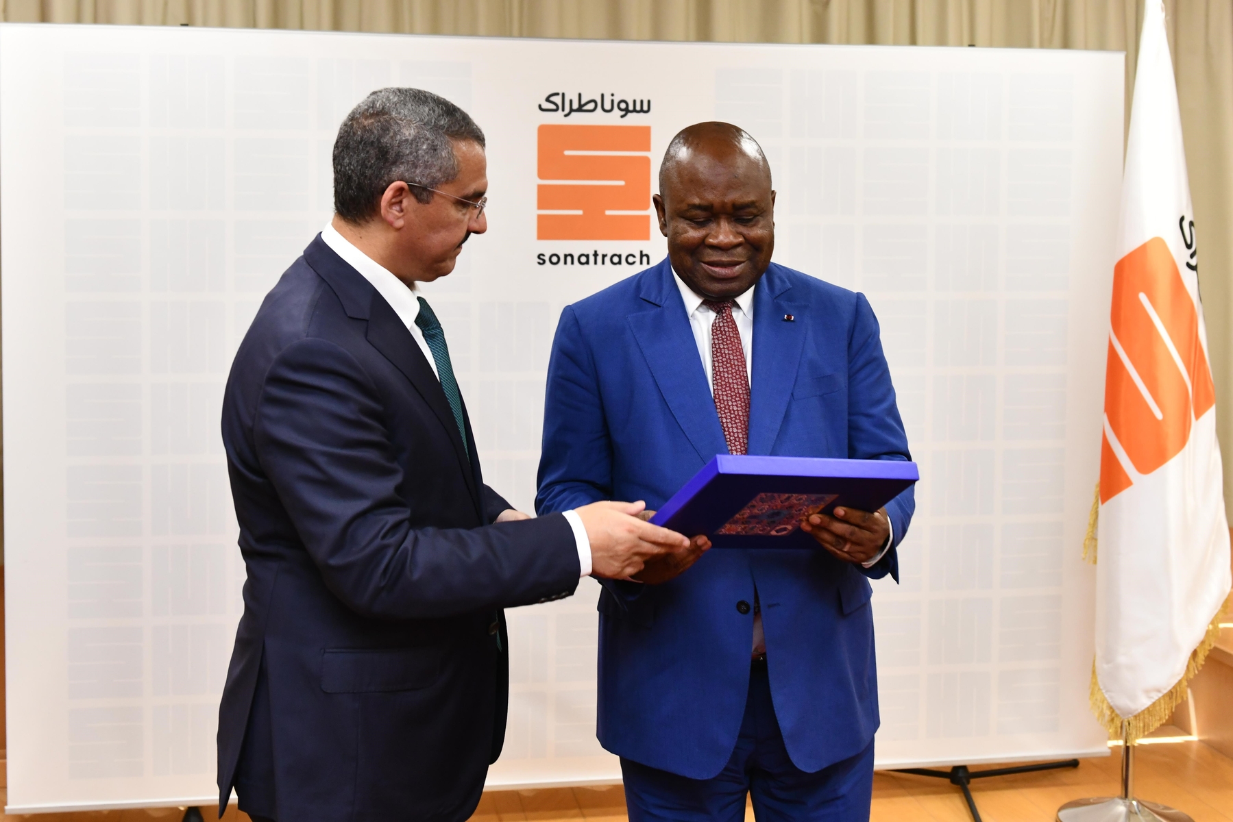 Signature d'un Protocole d'Entente entre la SNPC et SONATRACH Signature d'un Protocole d'Entente entre la SNPC et SONATRACH