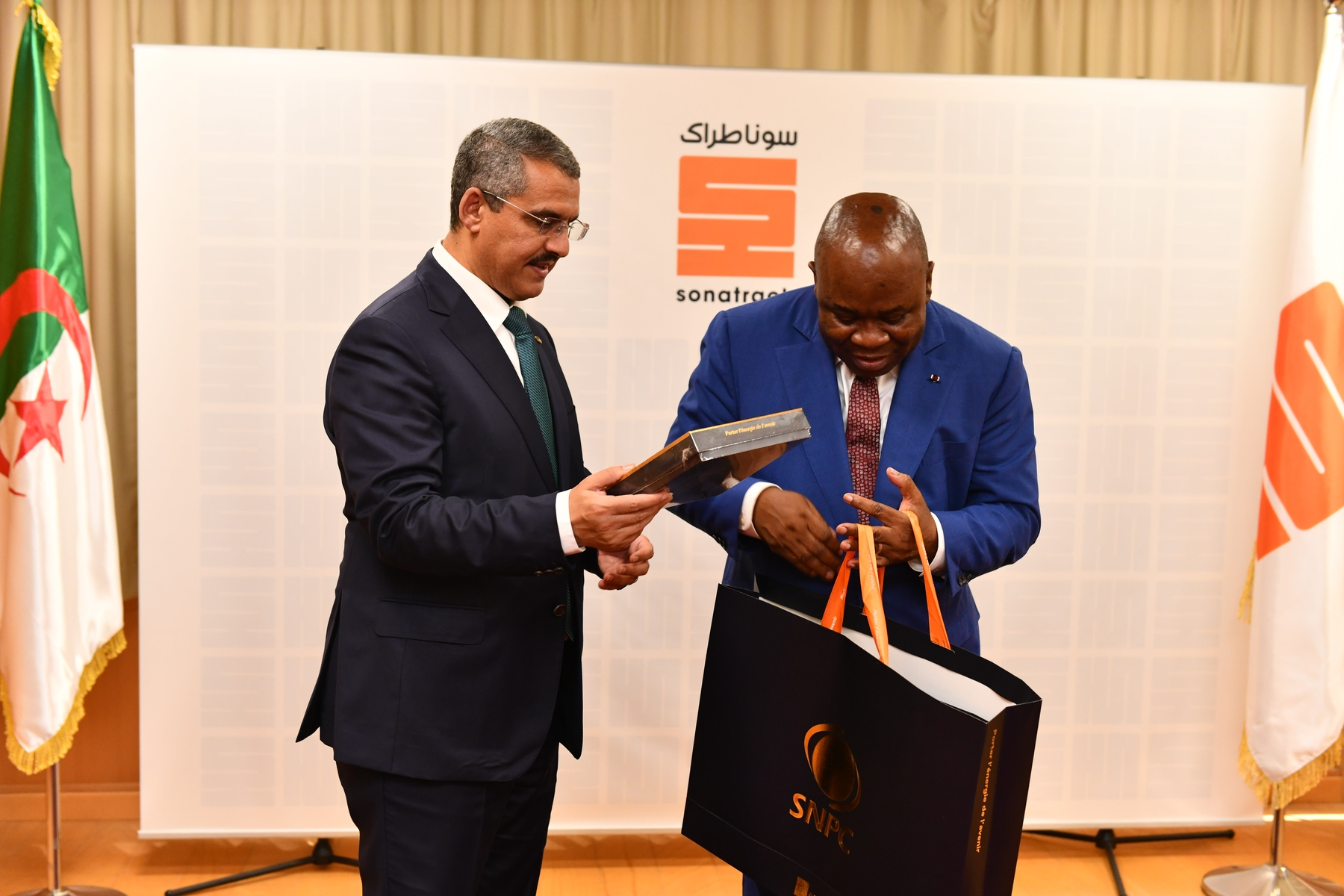 Signature d'un Protocole d'Entente entre la SNPC et SONATRACH Signature d'un Protocole d'Entente entre la SNPC et SONATRACH