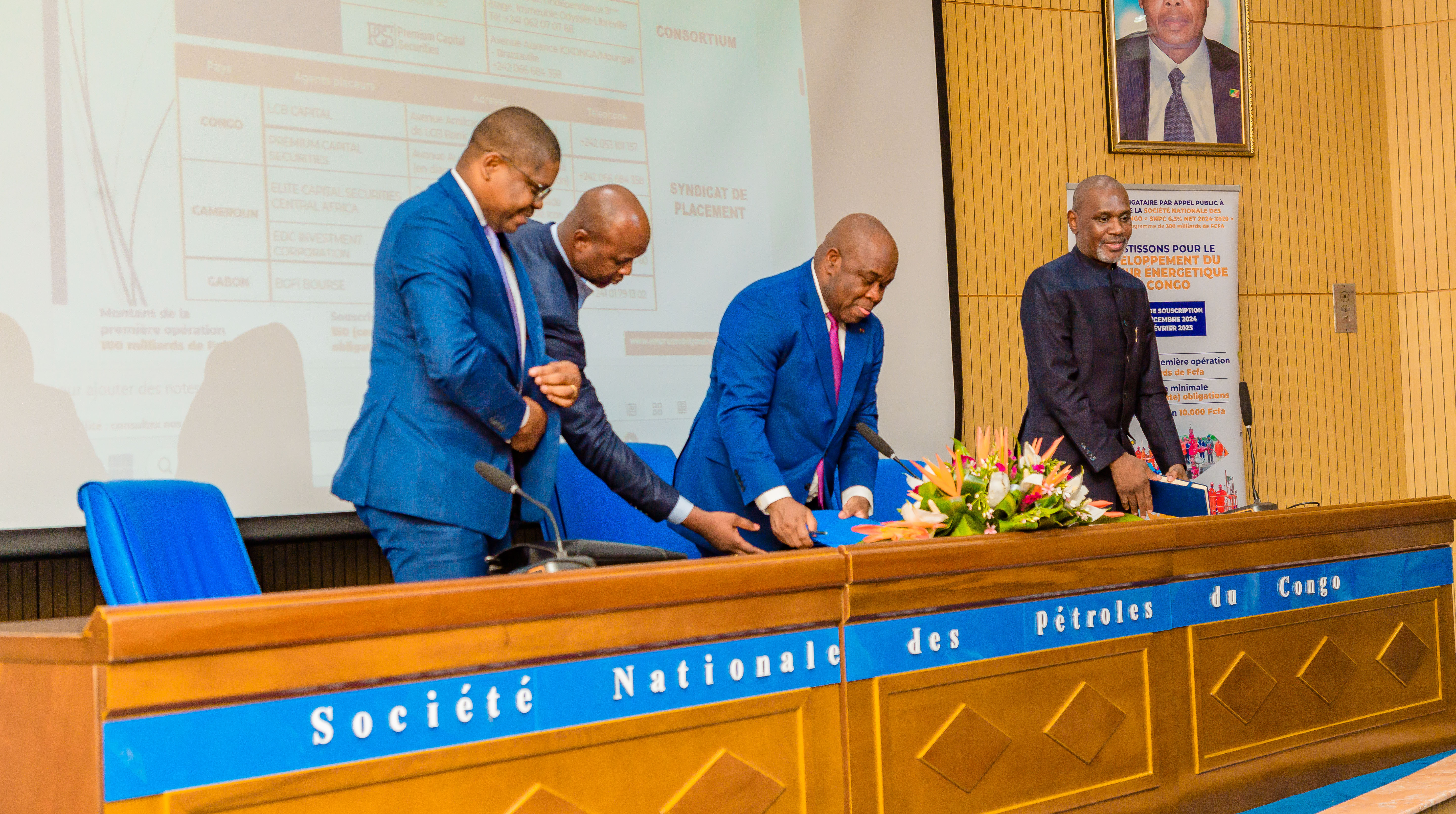 Echange entre le Directeur Général et les agents du Groupe SNPC sur l'emprunt obligataire Echange entre le Directeur Général et les agents du Groupe SNPC sur l'emprunt obligataire