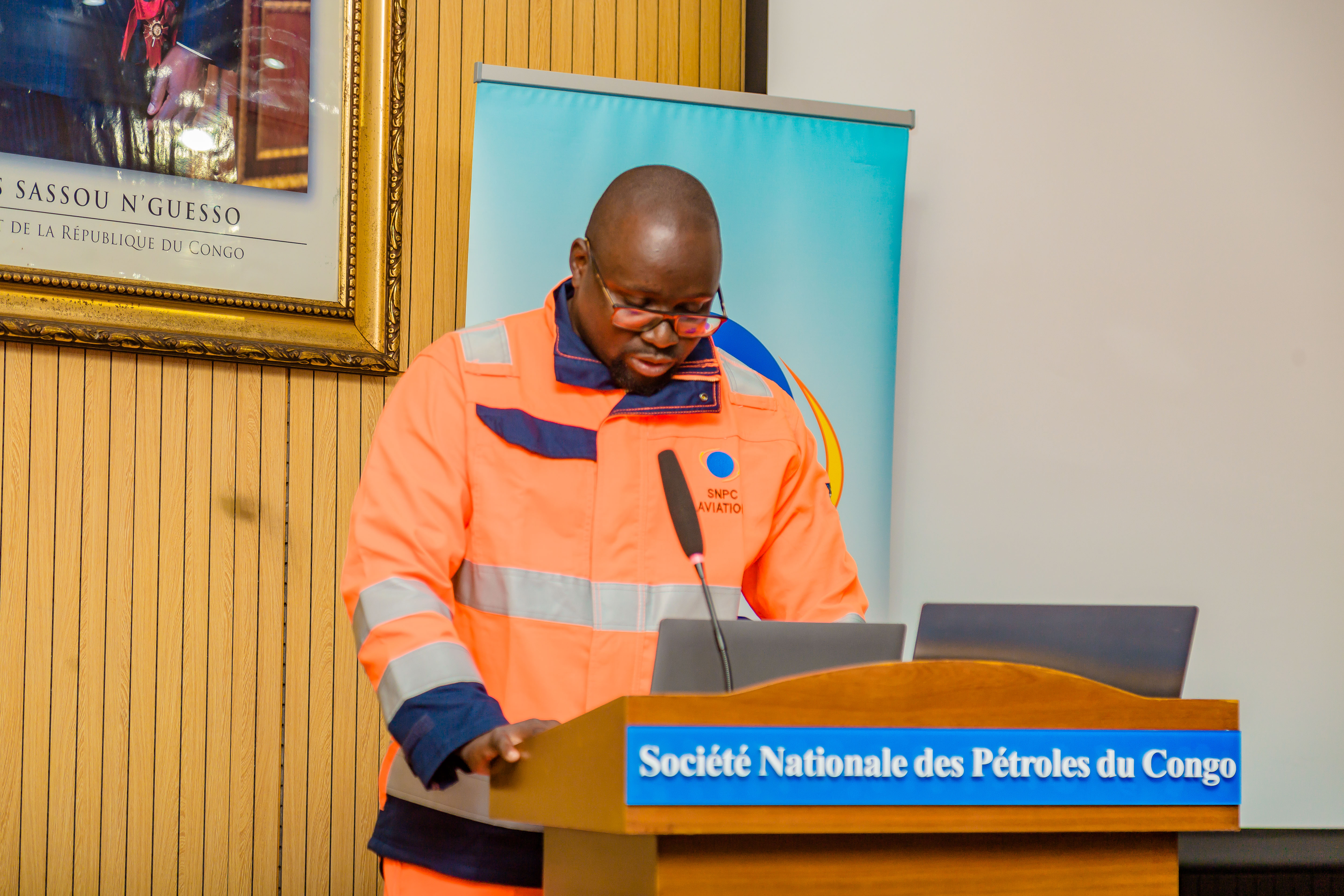 Echange entre le Directeur Général et les agents du Groupe SNPC sur l'emprunt obligataire Echange entre le Directeur Général et les agents du Groupe SNPC sur l'emprunt obligataire