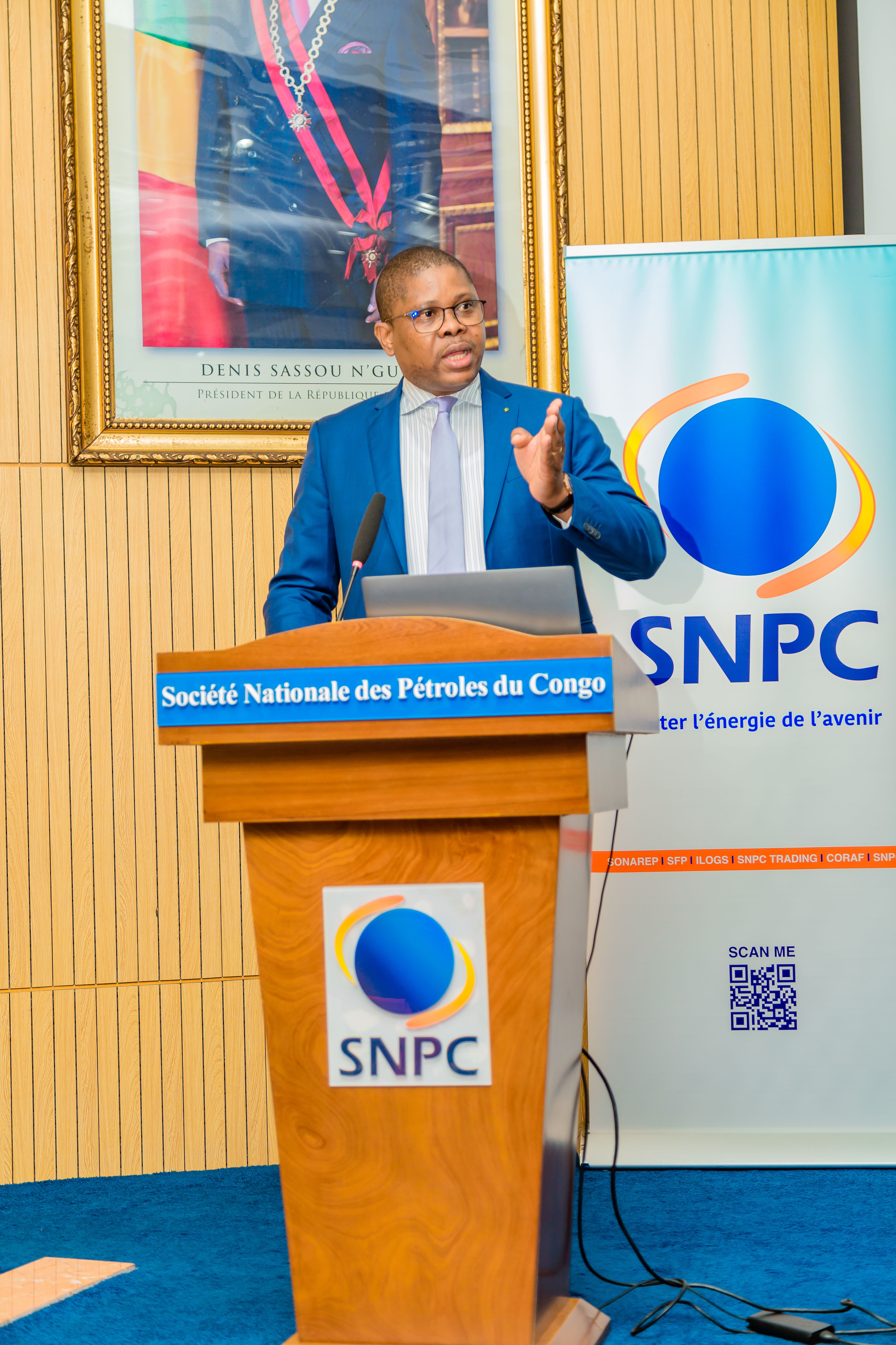 Echange entre le Directeur Général et les agents du Groupe SNPC sur l'emprunt obligataire Echange entre le Directeur Général et les agents du Groupe SNPC sur l'emprunt obligataire