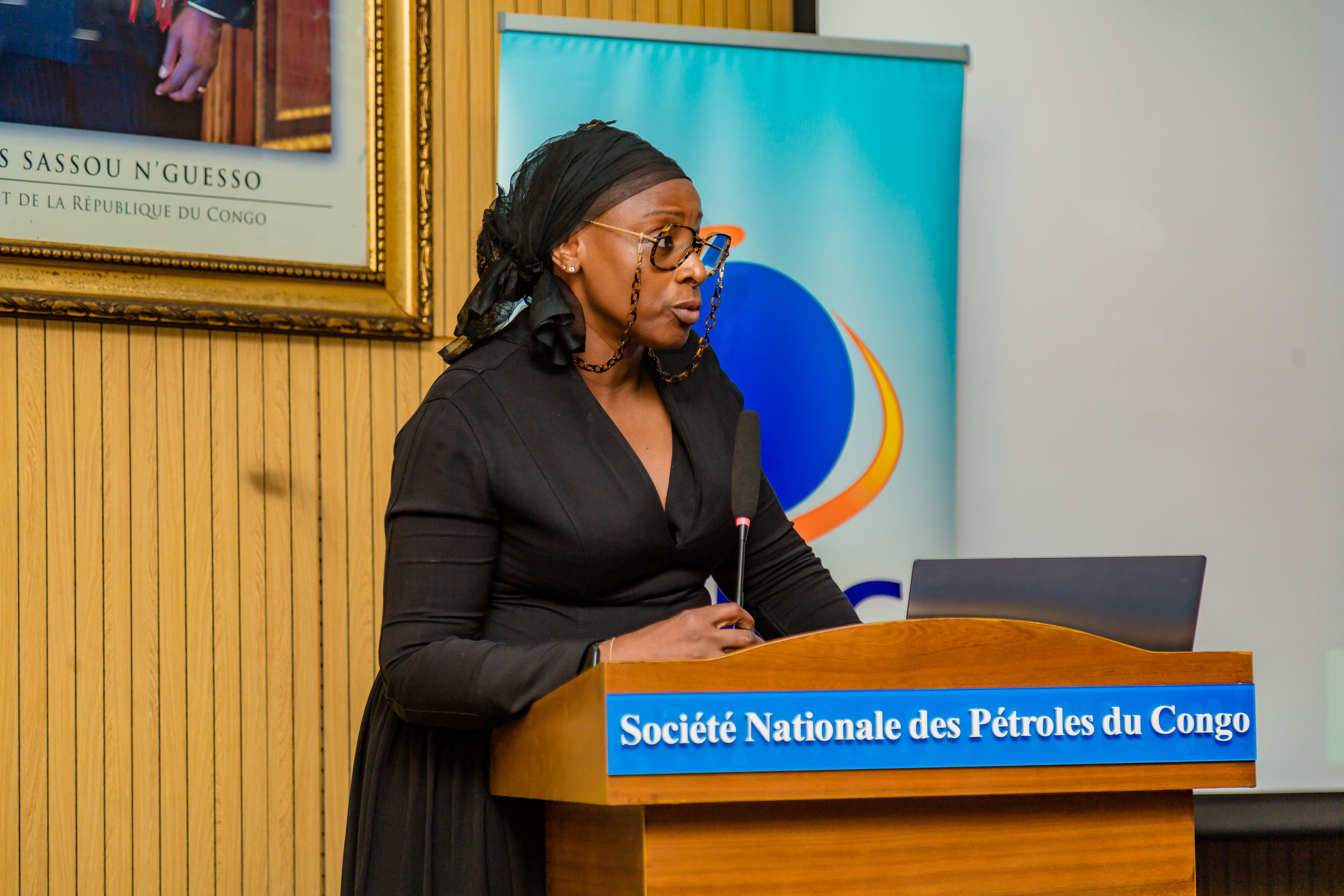 Echange entre le Directeur Général et les agents du Groupe SNPC sur l'emprunt obligataire Echange entre le Directeur Général et les agents du Groupe SNPC sur l'emprunt obligataire