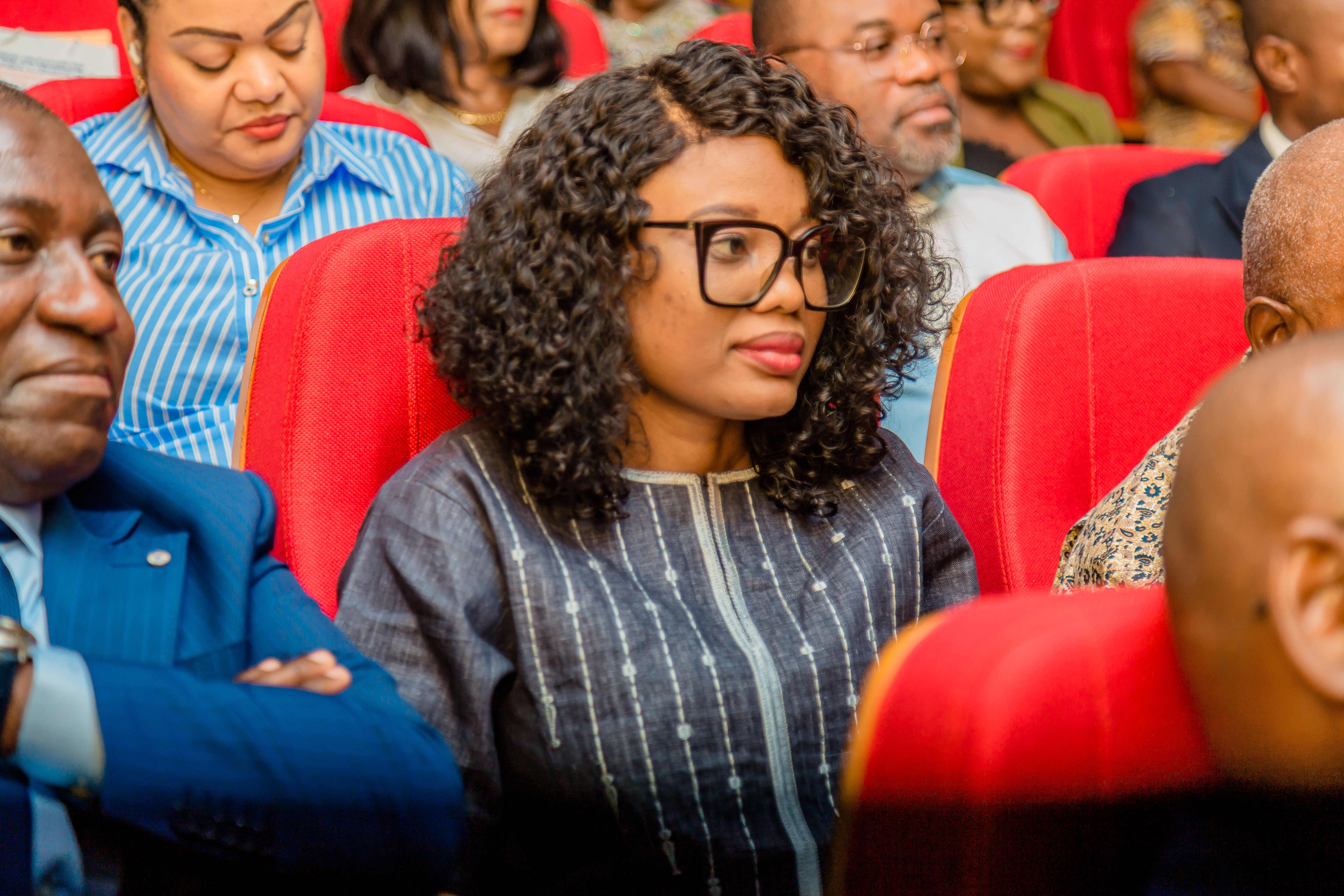 Echange entre le Directeur Général et les agents du Groupe SNPC sur l'emprunt obligataire Echange entre le Directeur Général et les agents du Groupe SNPC sur l'emprunt obligataire