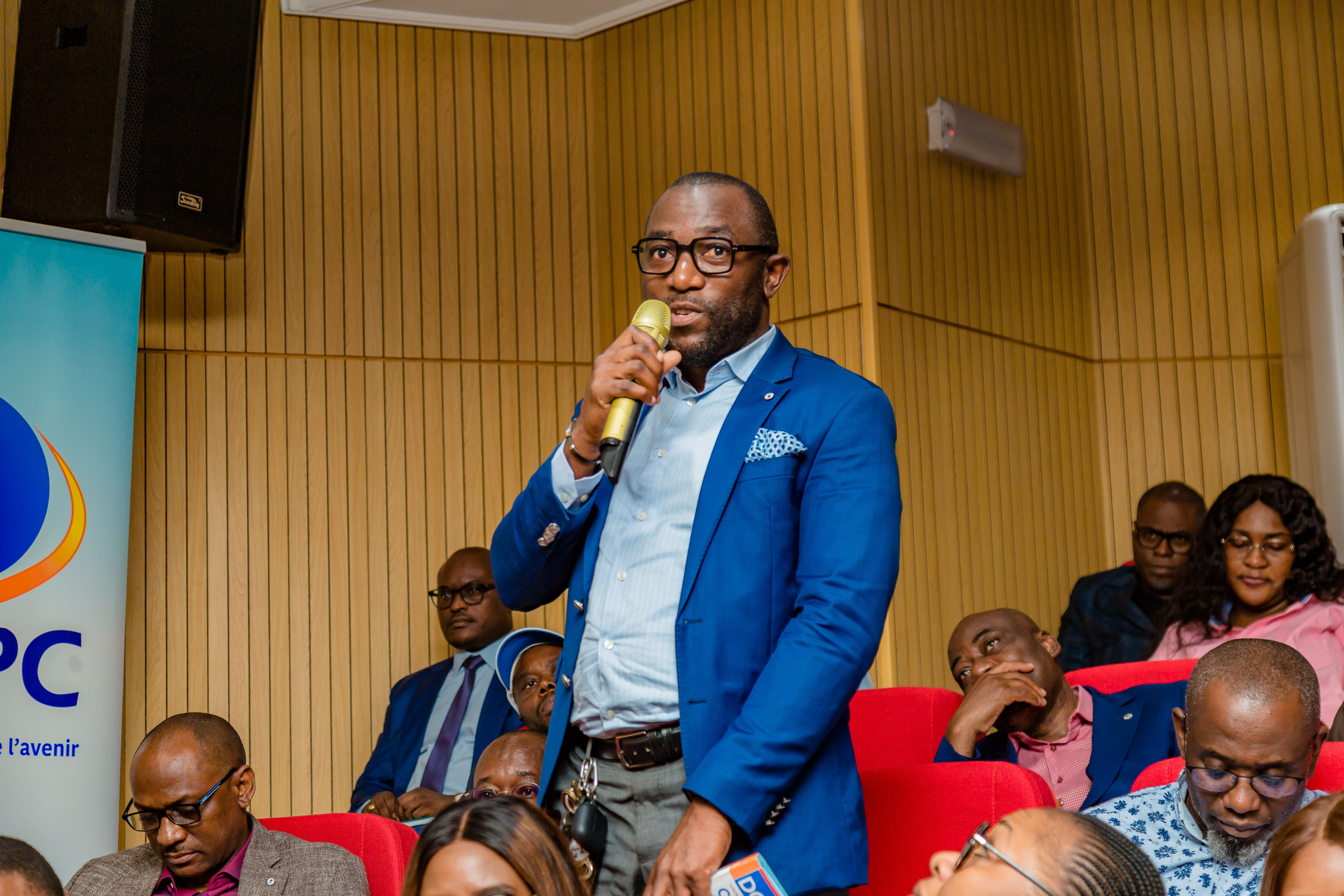 Echange entre le Directeur Général et les agents du Groupe SNPC sur l'emprunt obligataire Echange entre le Directeur Général et les agents du Groupe SNPC sur l'emprunt obligataire