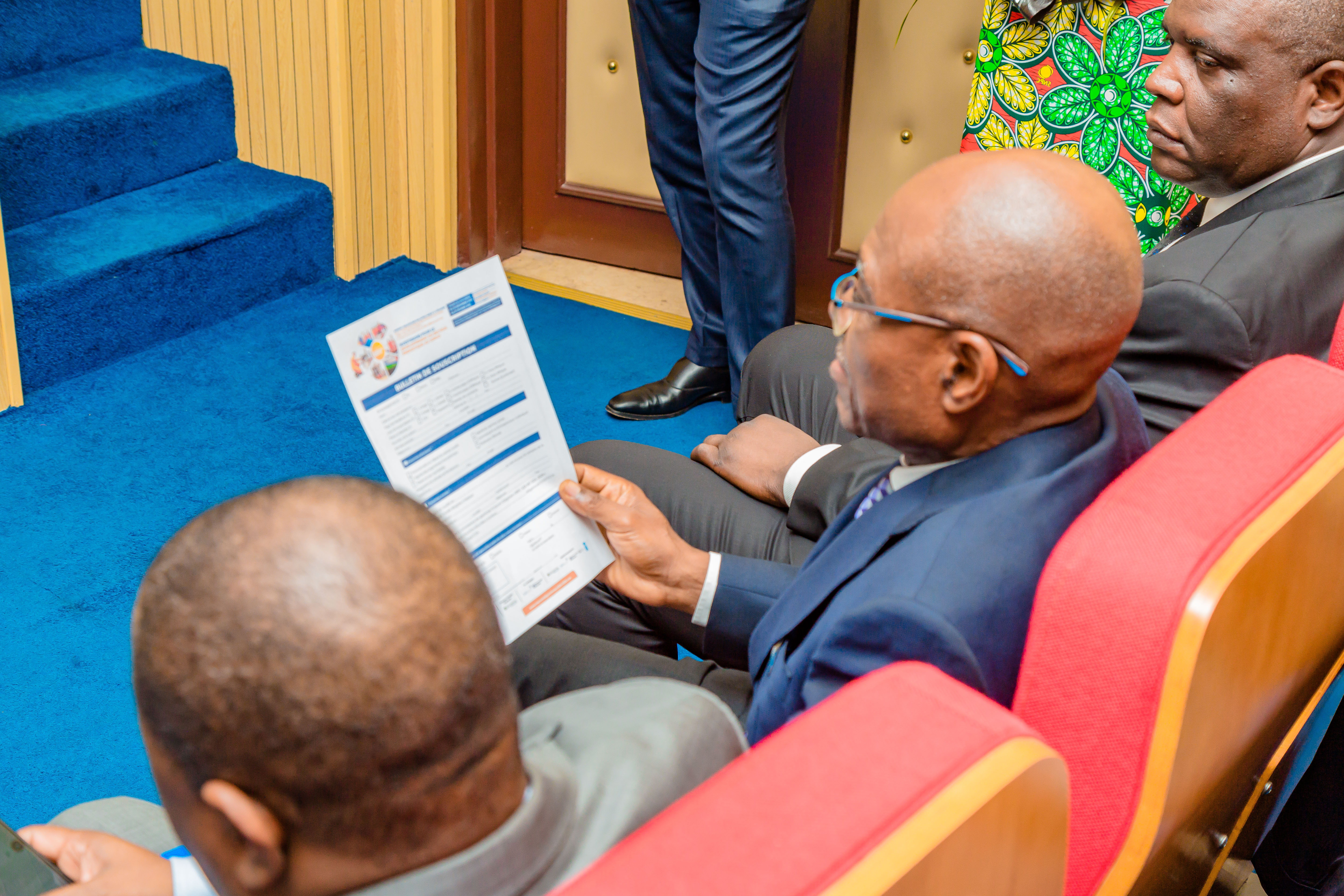 Echange entre le Directeur Général et les agents du Groupe SNPC sur l'emprunt obligataire Echange entre le Directeur Général et les agents du Groupe SNPC sur l'emprunt obligataire