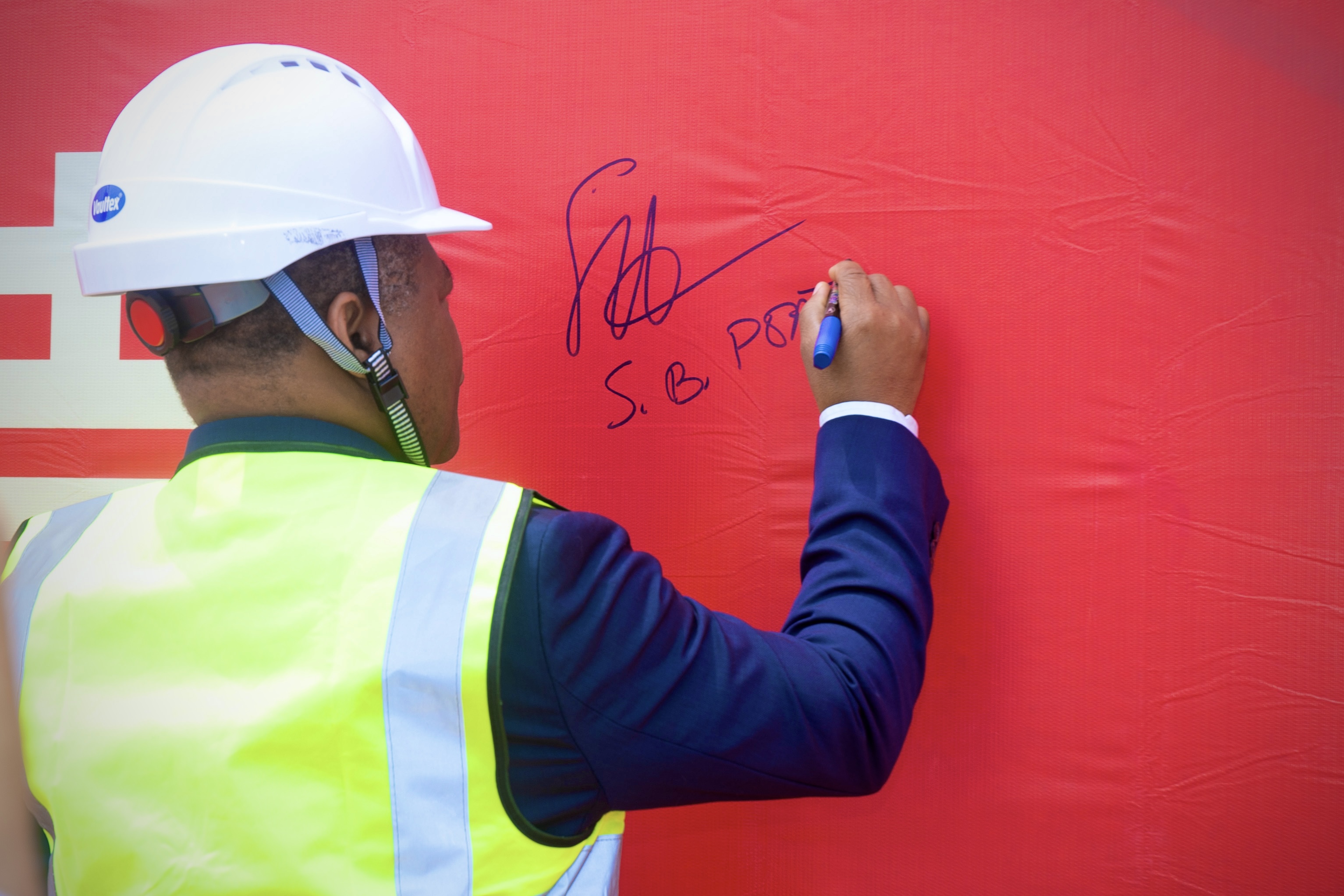 Cérémonie d’achèvement du gros œuvre de la future Tour SNPC Cérémonie d’achèvement du gros œuvre de la future Tour SNPC