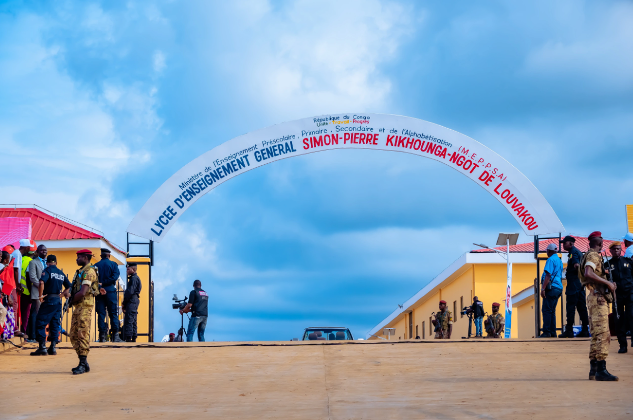 Inauguration du Lycée d’Enseignement Général Simon-Pierre Kikhounga-Ngot à LOUVAKOU