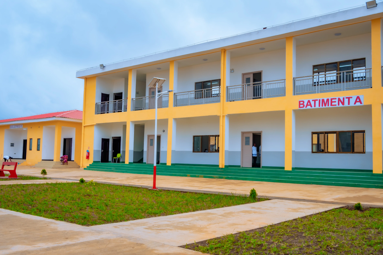 Inauguration du Lycée d’Enseignement Général Simon-Pierre Kikhounga-Ngot à LOUVAKOU