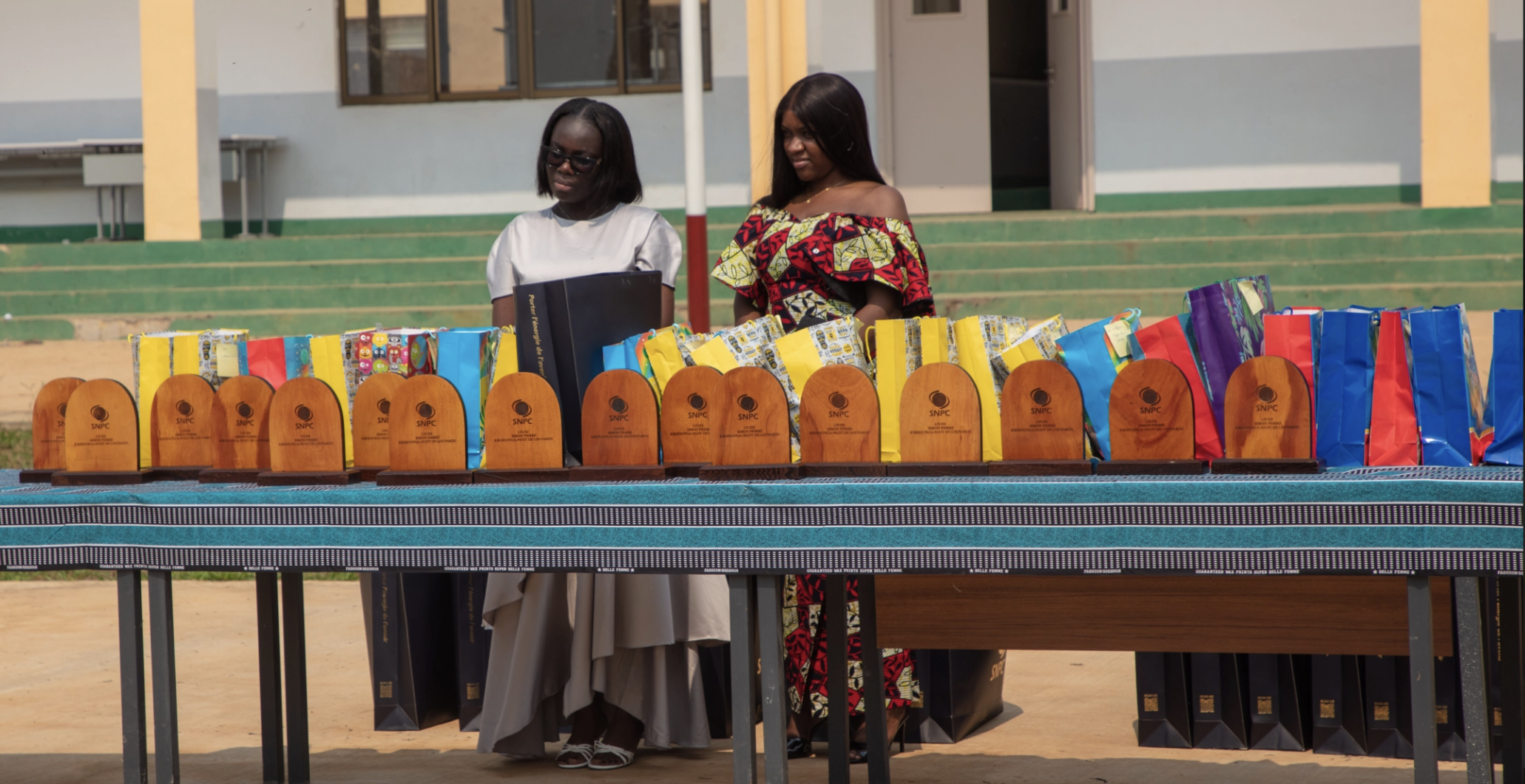 Cérémonie de remise des prix de fin d'année du Lycée Simon Pierre Kikhounga-Ngot de Louvakou(Dolisie)