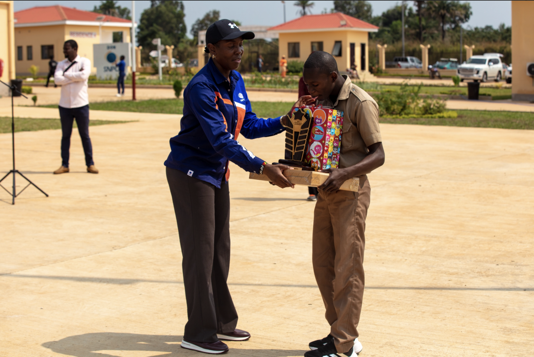 Cérémonie de remise des prix de fin d'année du Lycée Simon Pierre Kikhounga-Ngot de Louvakou(Dolisie)