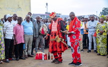 Rituels traditionnels sur les sites des futures écoles de l'Amitié et Angola Libre